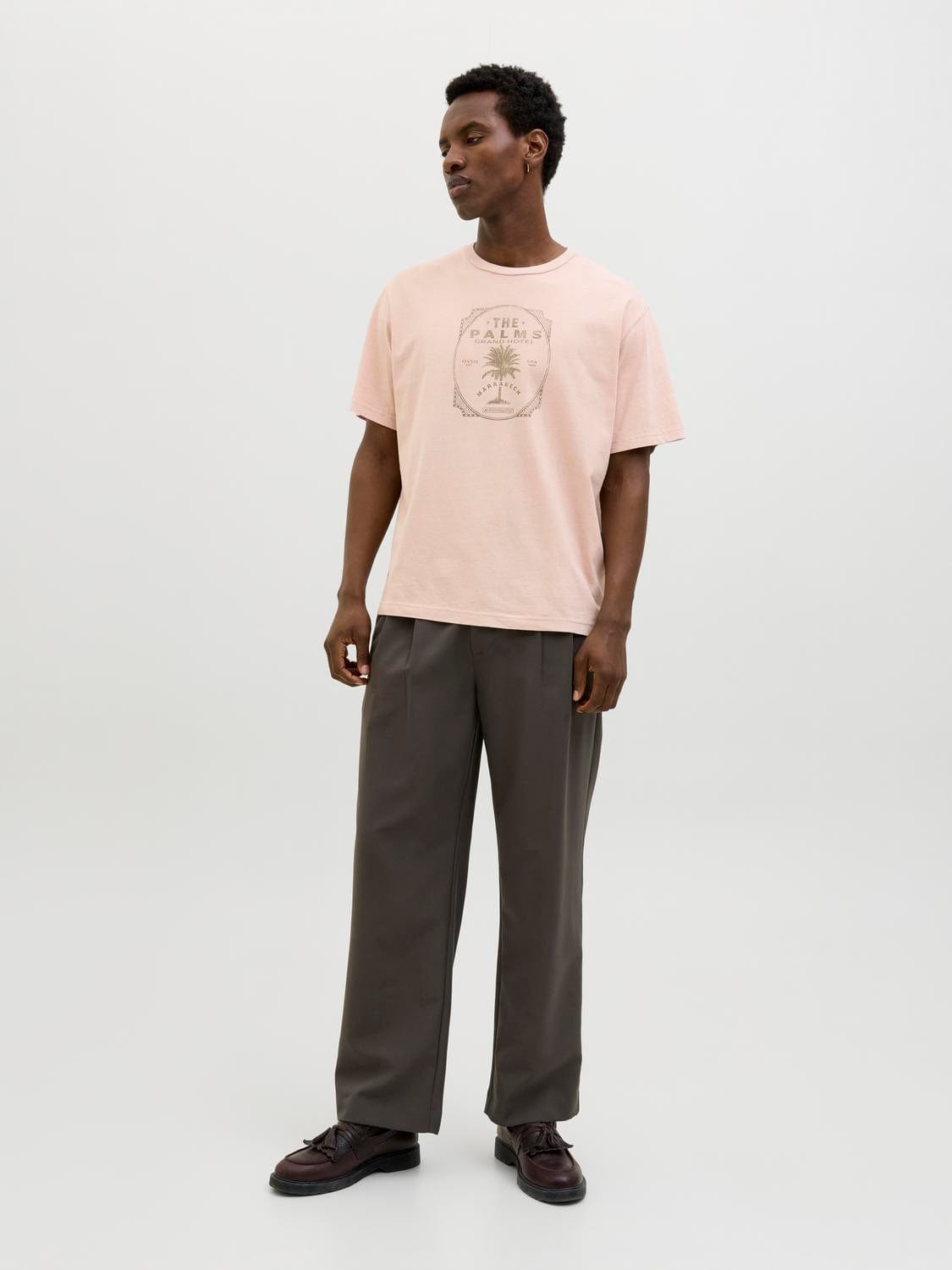 model_shot-front_full